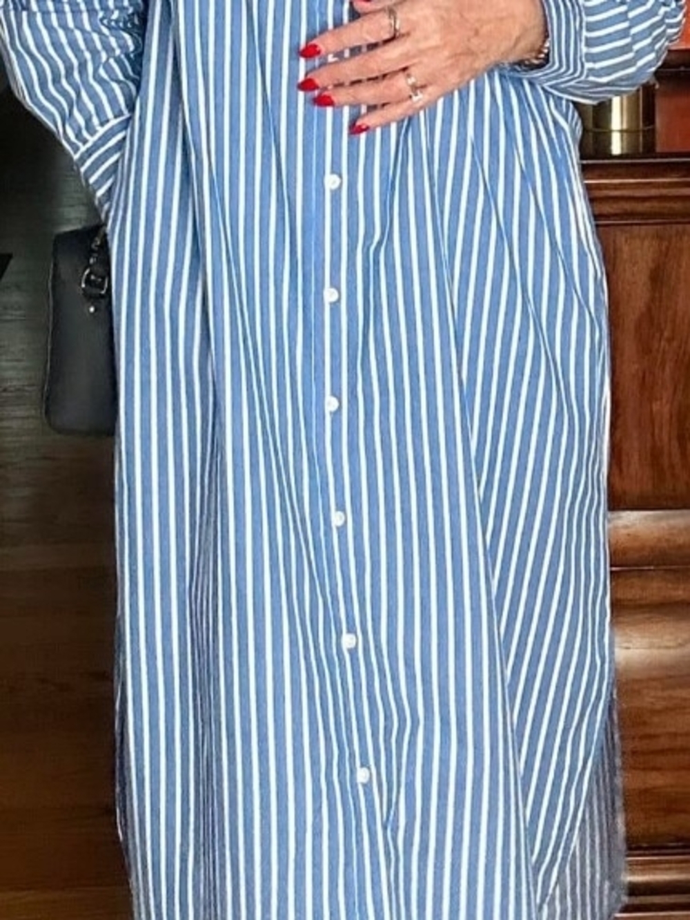 OLD Navy Large 100% Cotten Blue And White Striped.